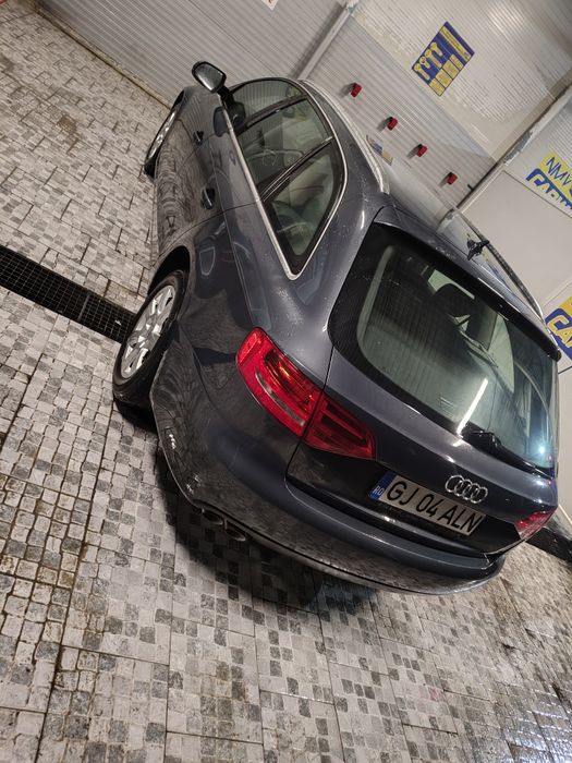 Vând Audi A4 B8  2011