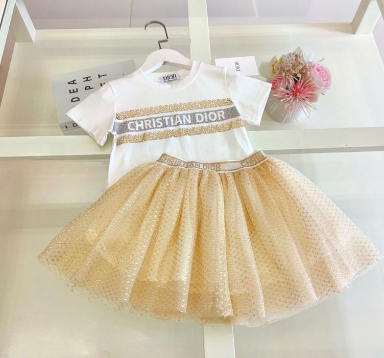 Детски комплект Dior пола и тениска.Размер 110см  120см 130 см и 140см