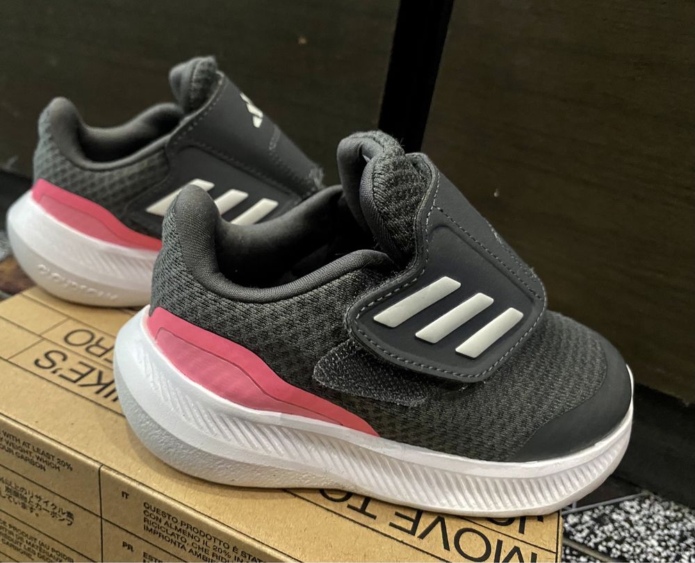 Детски оригинални маратонки Adidas номер 24