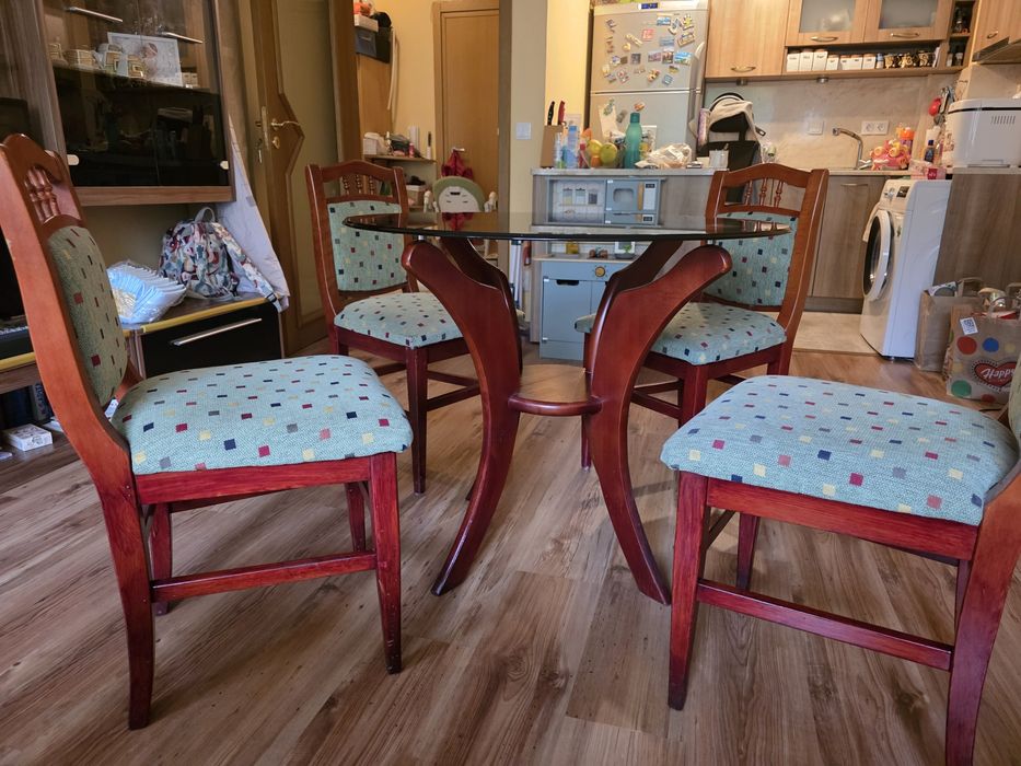 Маса за хранене с четири стола - стъкло и масив