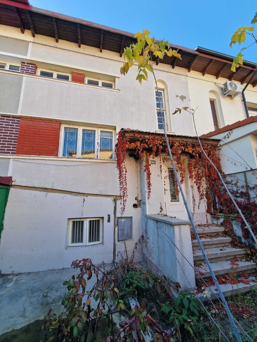 Vanzare vila D+P+E 125.7 mp gata de renovare- Vatra Luminoasa