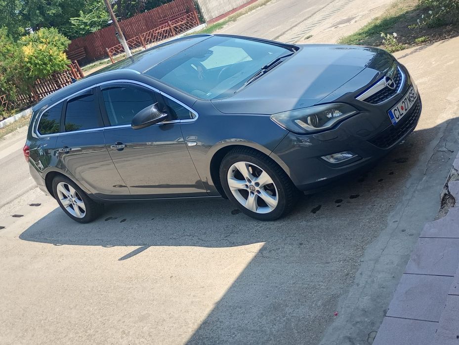 Vând Opel Astra j
