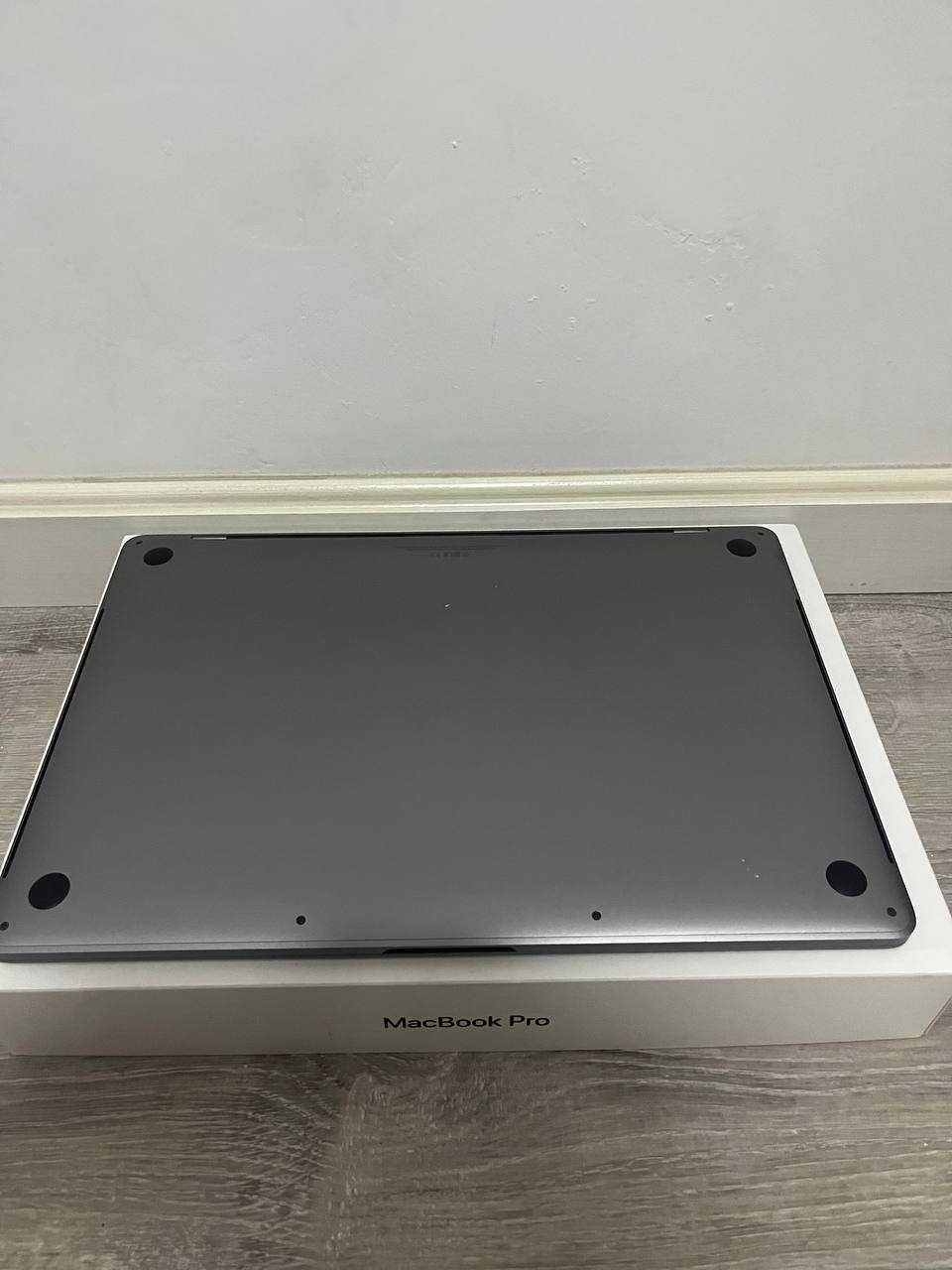 MacBook pro 15 inch 2019 i7/9 16gb