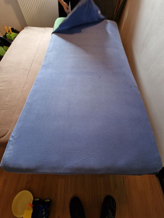 Canapea extensibila 2 locuri saltea burete