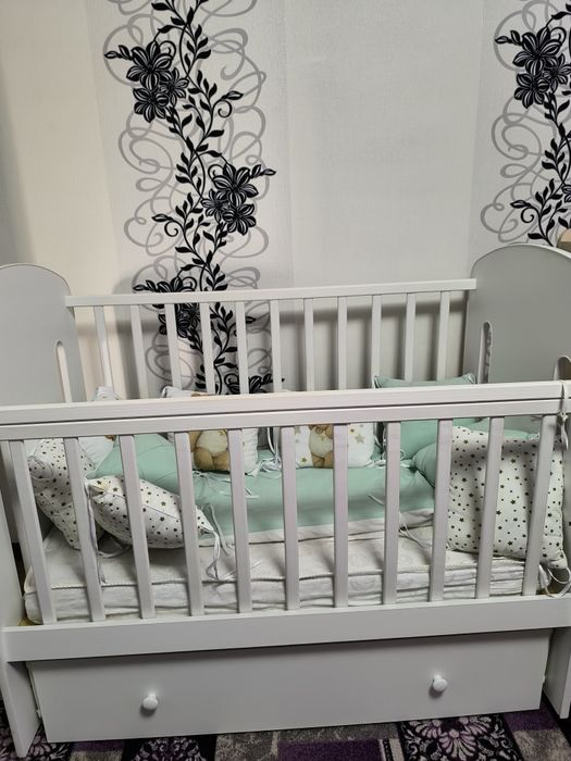 Продам кроватку маятник