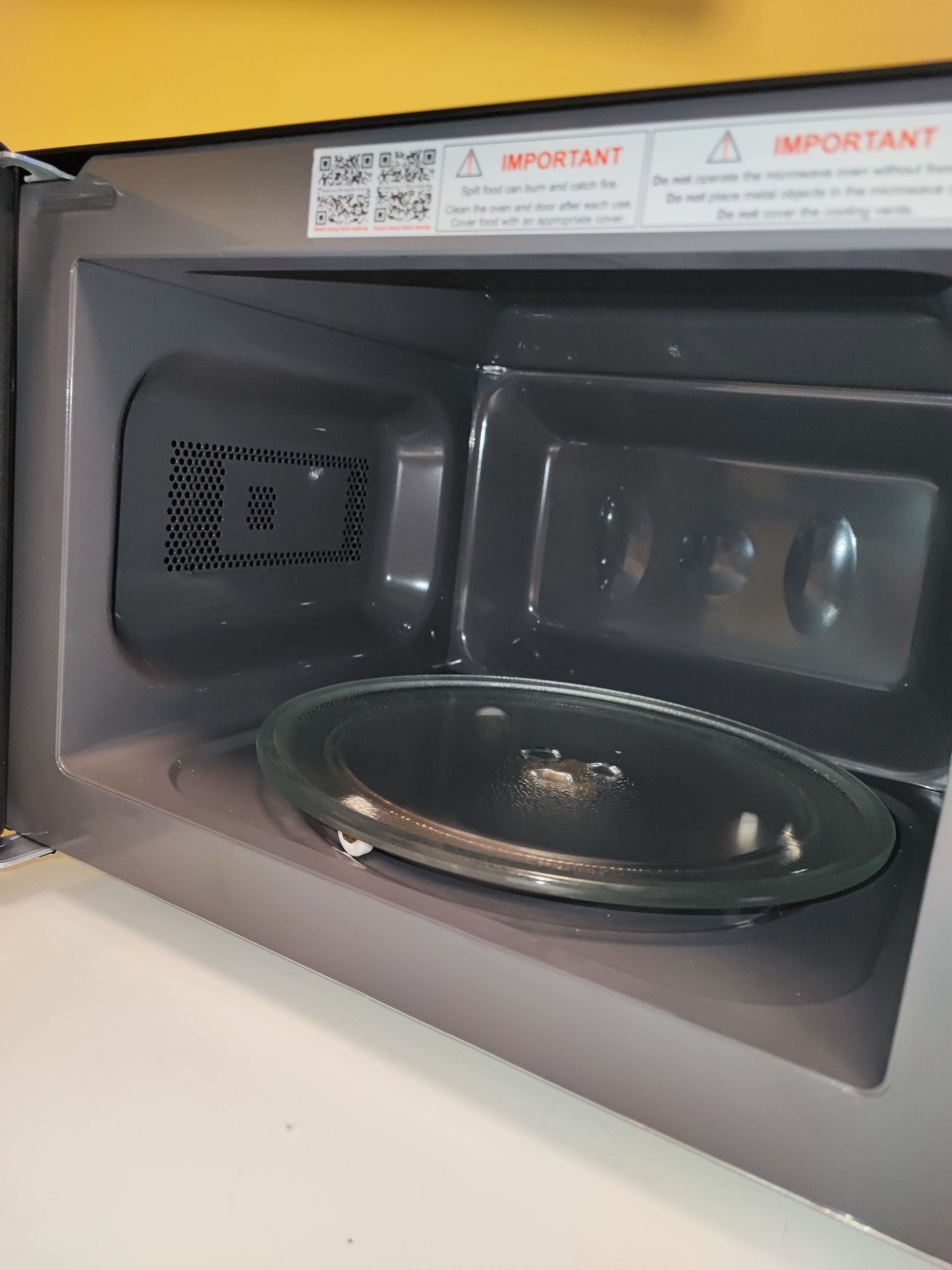Микровълнова DeLonghi 20L. нова