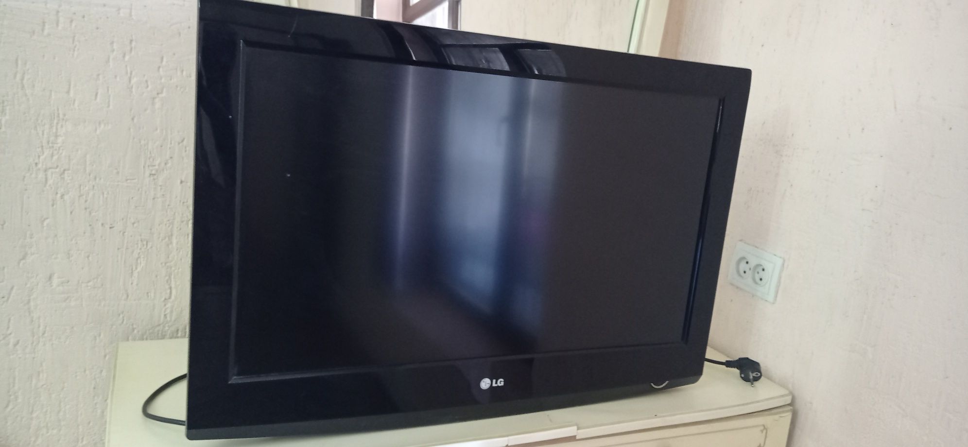 Телевизор LG в идеальном состоянии в рабочем состоянии