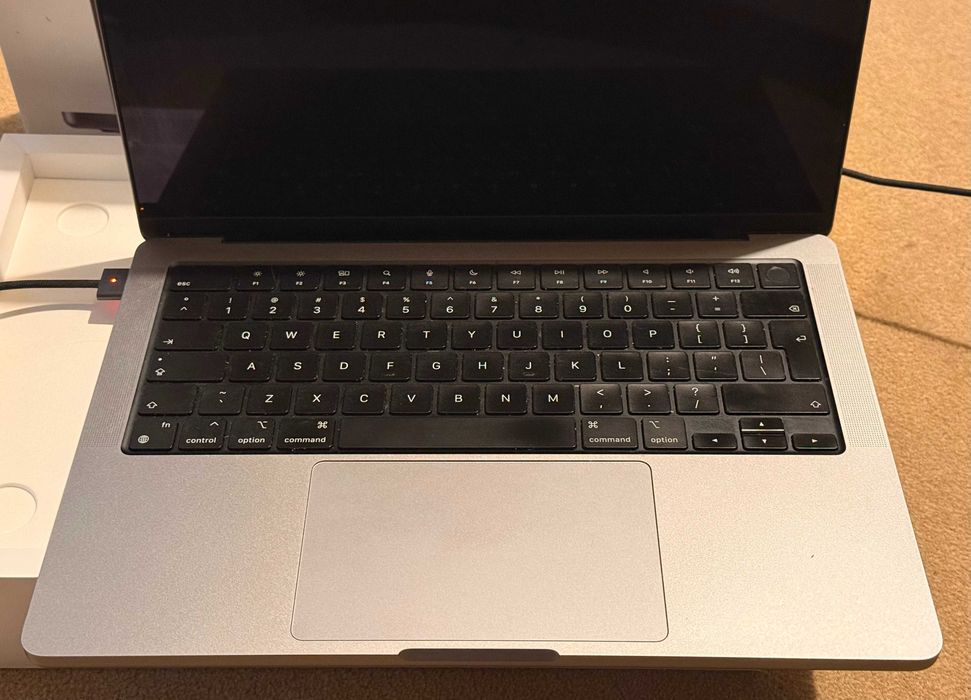 MacBook Pro M1 – 10cores, 32GB RAM, 512GB SSD