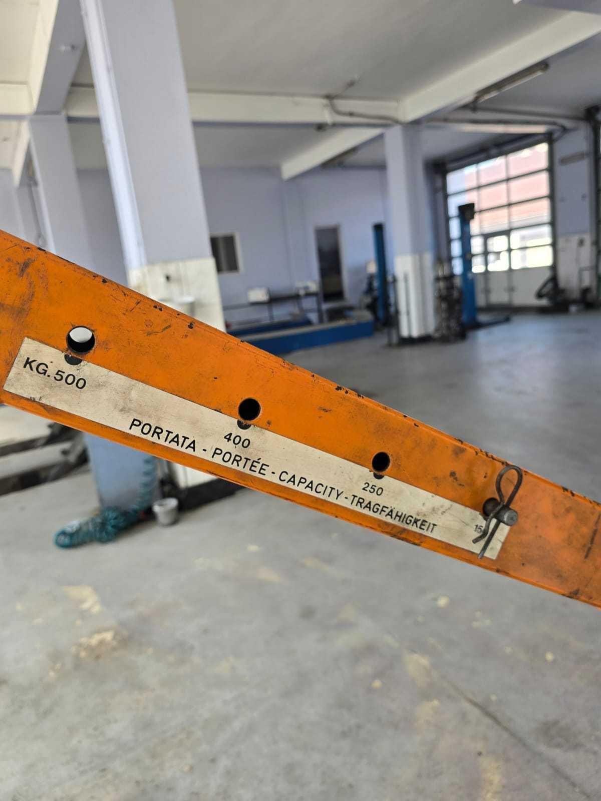 Macara Tip Girafă Hidraulică cu Capacitate de Ridicare 500 kg