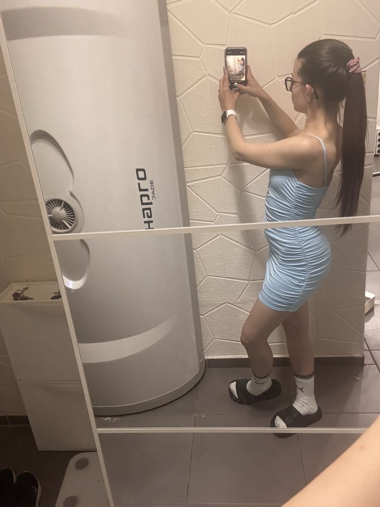 Рокли Bershka - корсетна и памучна