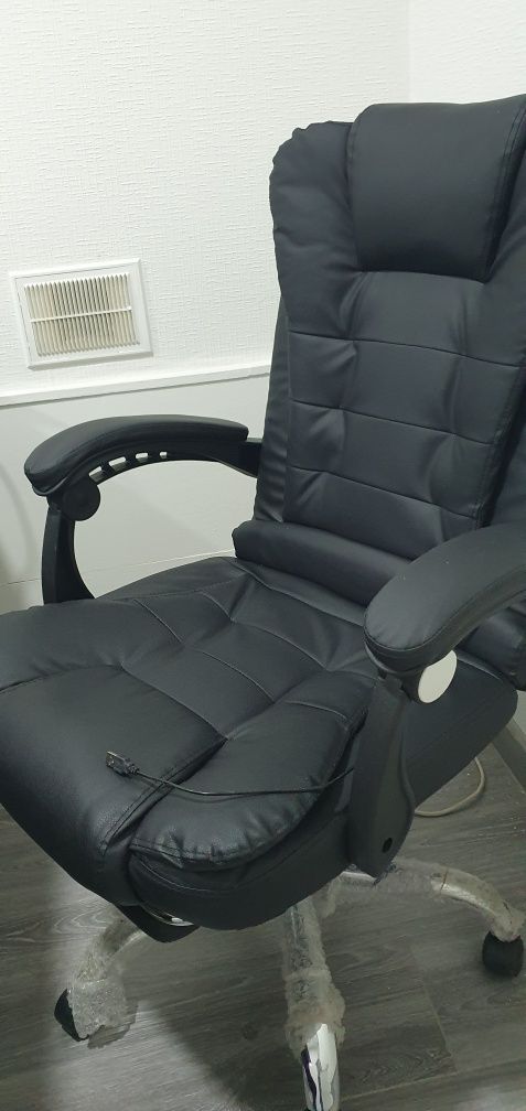 Продаётся офисное кресло с массажист там тоже.включено