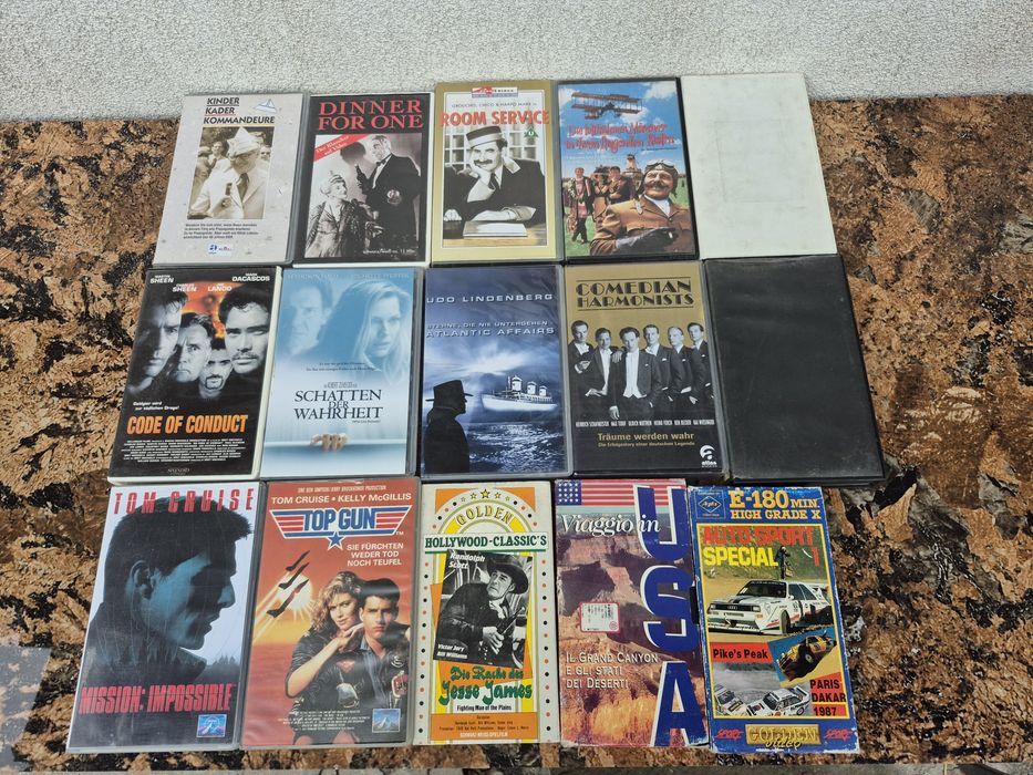 Vând lot 44 casete video VHS  originale,cu filme actiune,