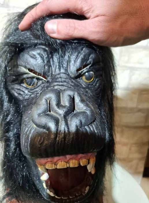 Латексова маска.