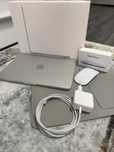 Macbook air M2, 2022, 256GB,100% baterie, garantie2026 + magic mouse 3