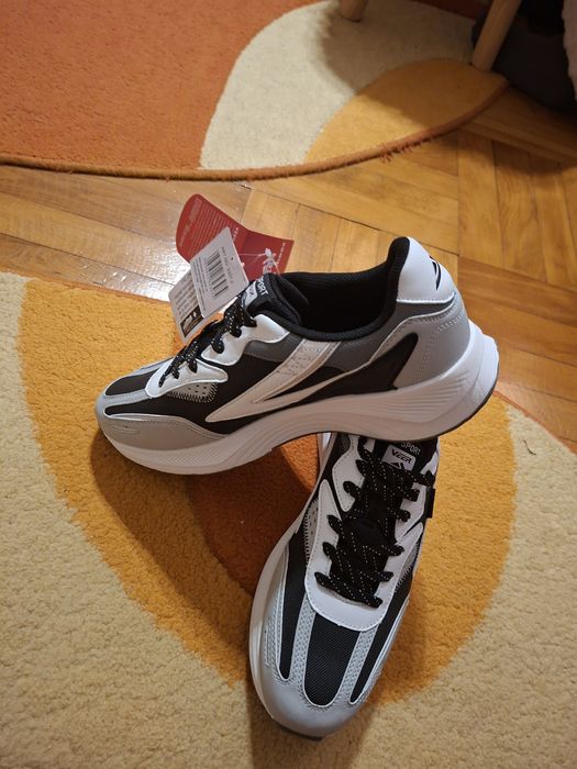 Adidasi veer marimea 46