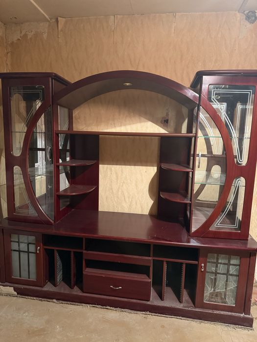 Отдам бесплатно стенку