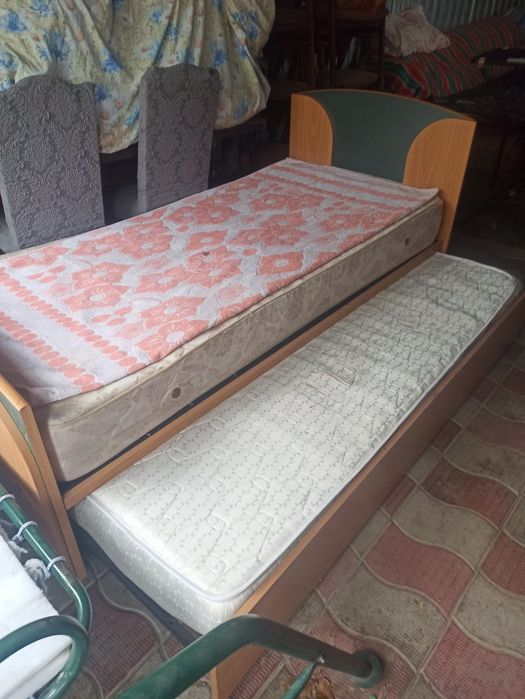 Продам двухъярусную кровать.