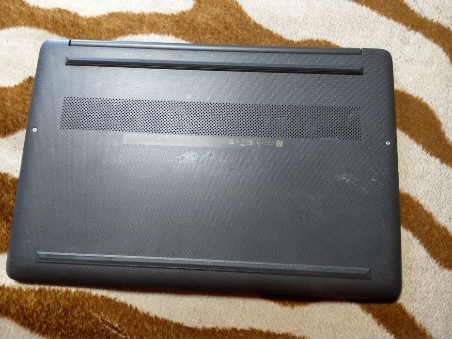 Laptop HP 15,Ryzen 3-3250u,8gb ram, ssd 256gb