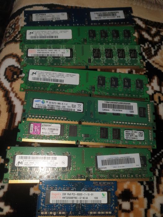 Ram pc3 12800, 10600 de 4gb la 50 Ron, de 2 gb la 45 Ron