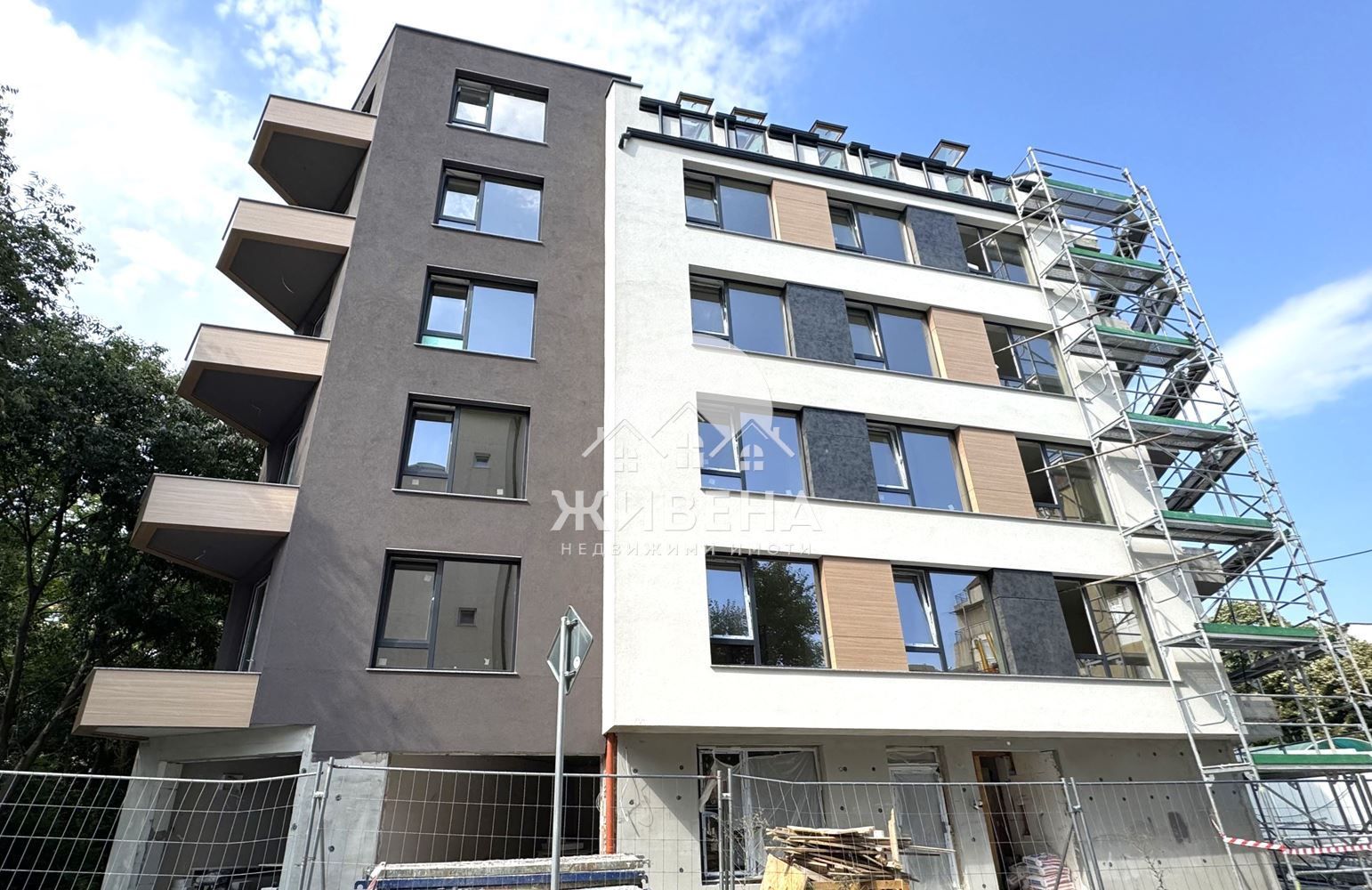 3-стаен апартамент, преди Акт 15, Базар Левски, площ 97 кв.м
