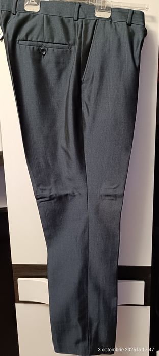 Vând costum bărbați