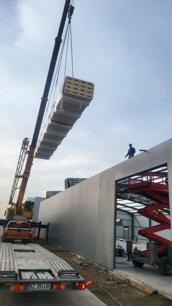 Vand hala metalica 16X32 metri cu panouri sandwichi