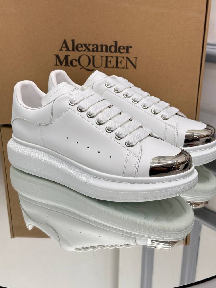 Adidasi Alexander McQueen model nou