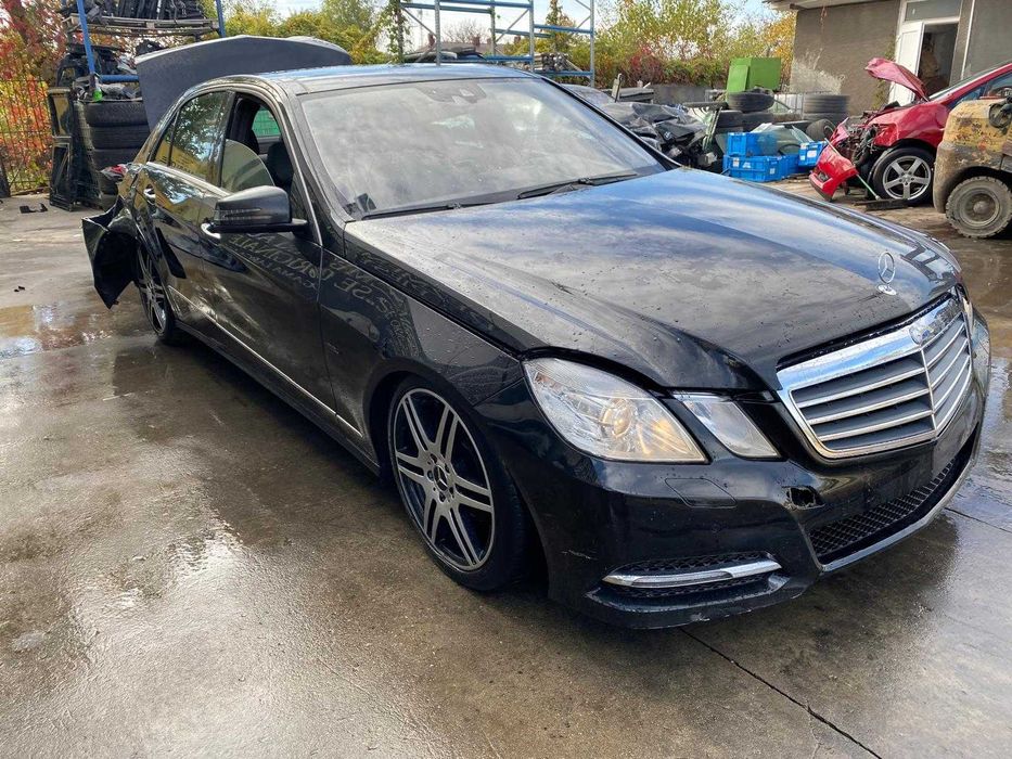 dezmembrez mercedes E350i w212 / capota / faruri w212/bara fata w212