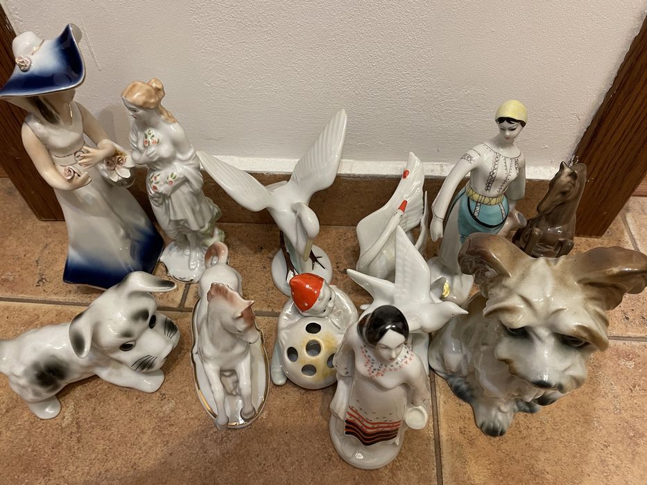 Vand bibelouri din anii 80.