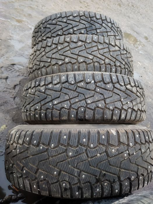 Шины Pirelli 215/60/16 зима шипы