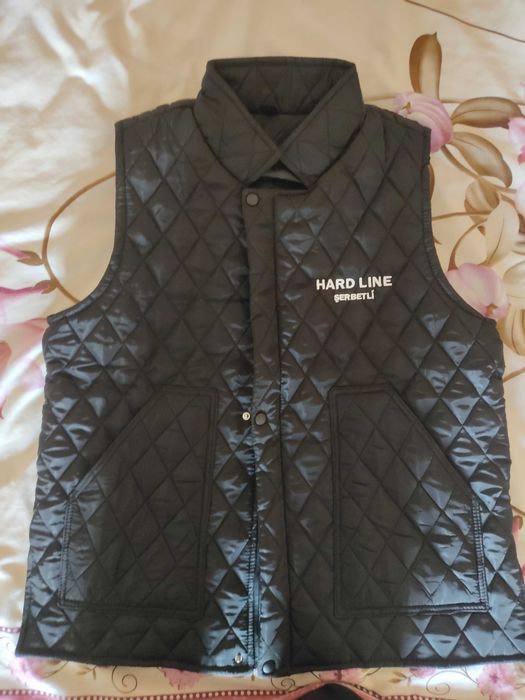 Продаю новую мужскую жилетку безрукавку