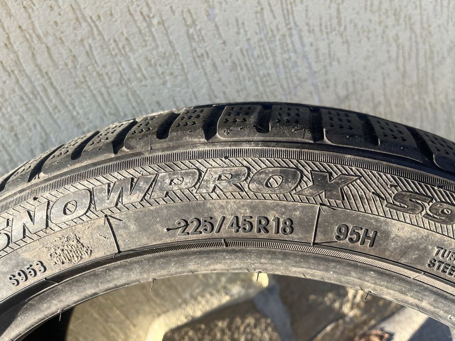 4 бр. зимни гуми 225/45/18 Toyo 5 mm DOT 1916