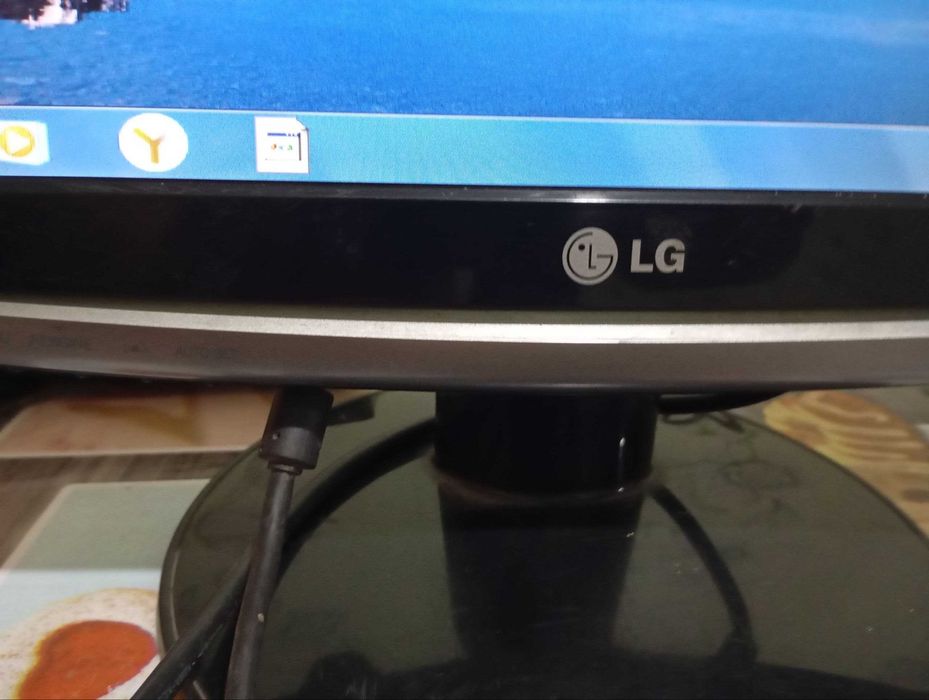 монитор ЛЖ 19 дюймов