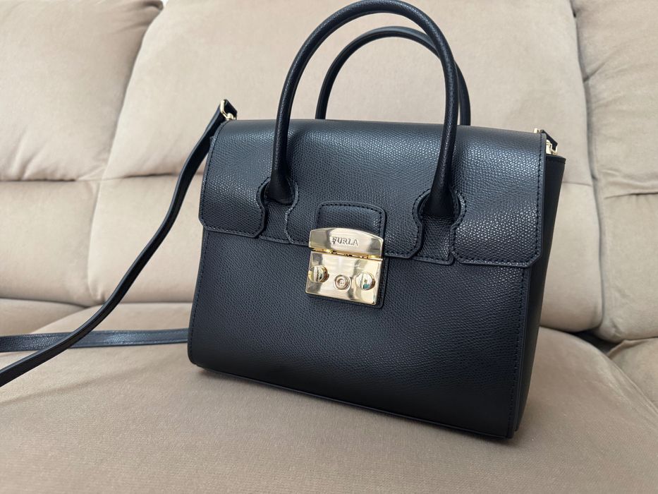 Черна чанта Furla Metropolis Satchel