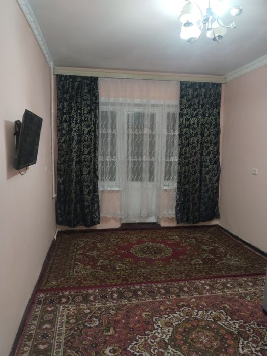 Чирчик аренда 2 ком квартира в 10 мкр 2 этаж