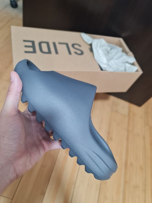 Vând - Yeezy Slides - Slate Grey - 40