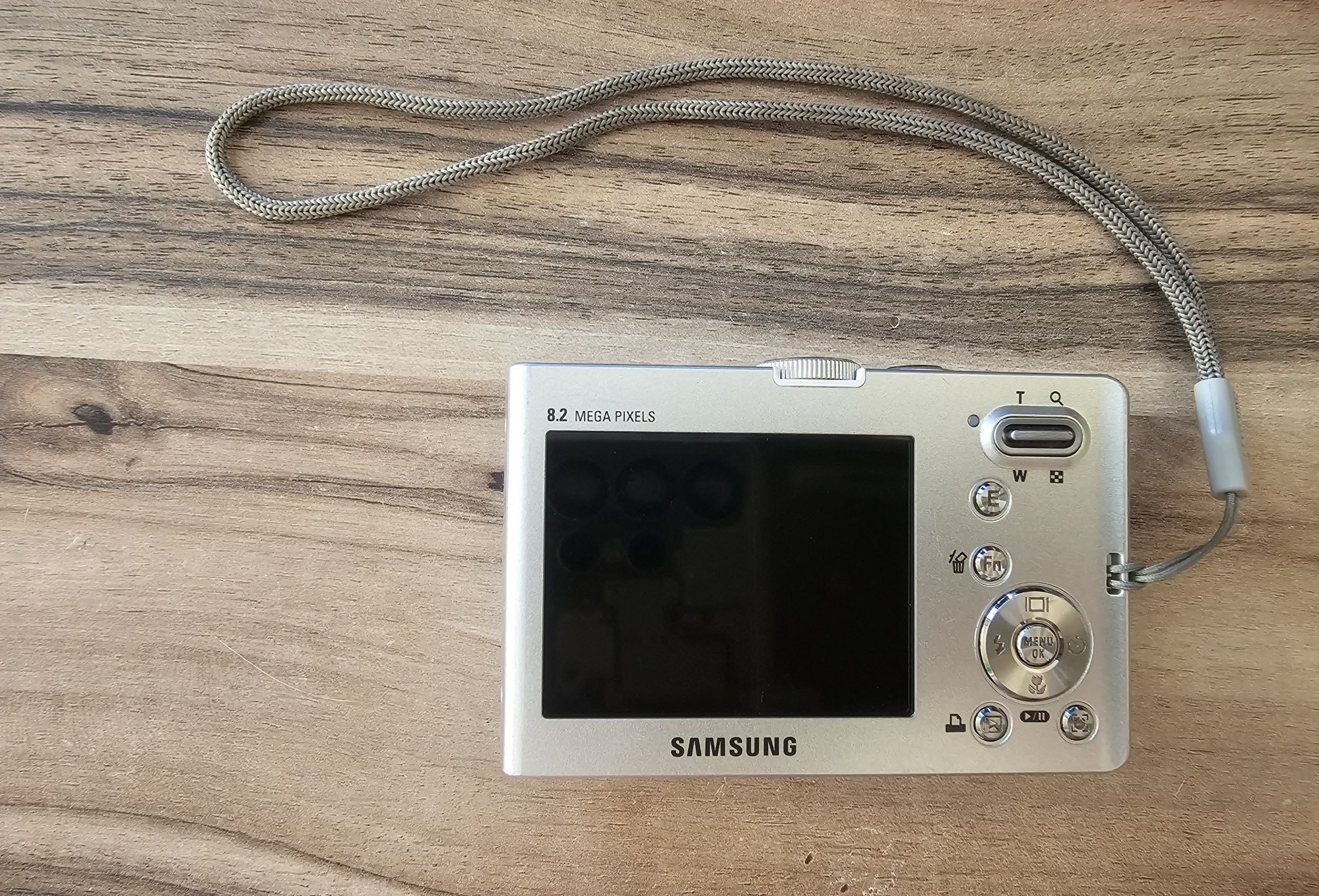Дигитална камерка Samsung M100 - 8.2MP + оригинална батерия + SD карта
