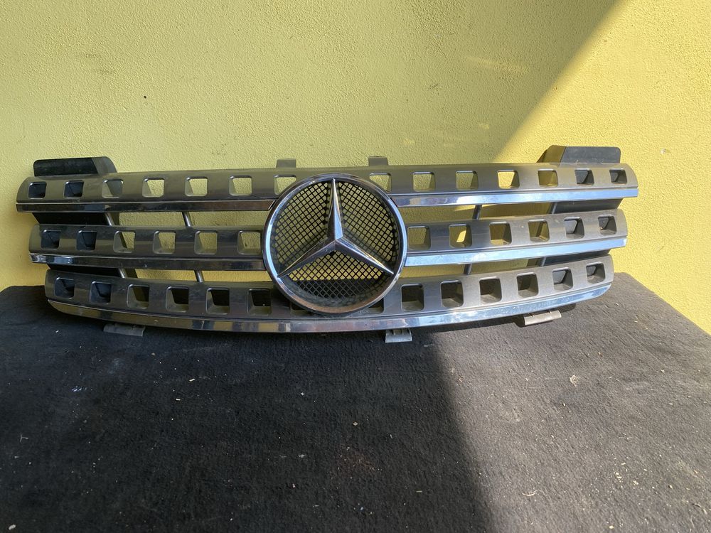 Grila Fata Mercedes ML W164 Pret 800 lei