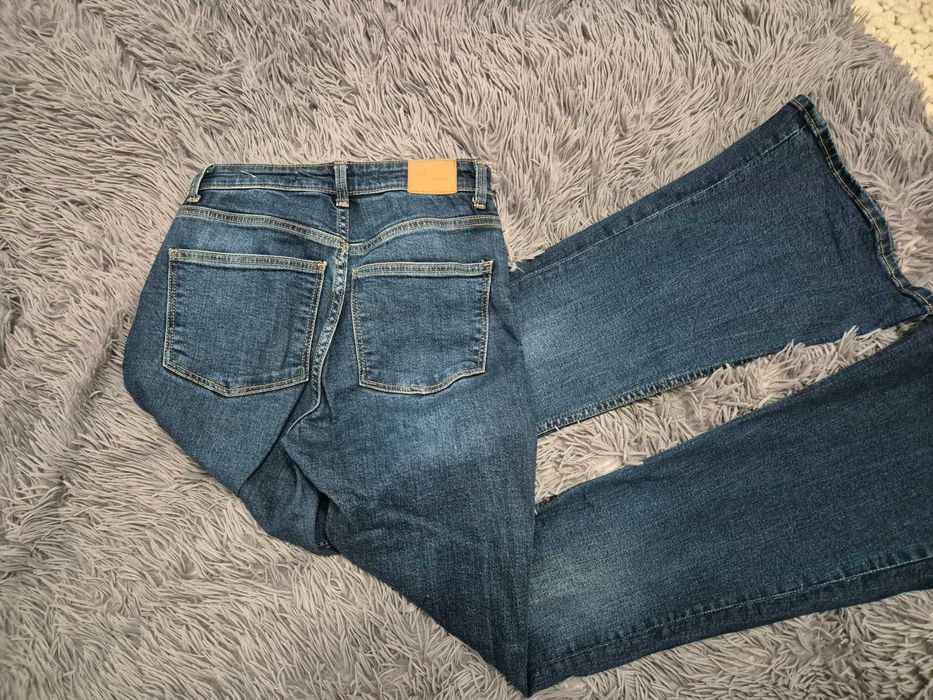 Blugi dama Bershka xs 34 evazați