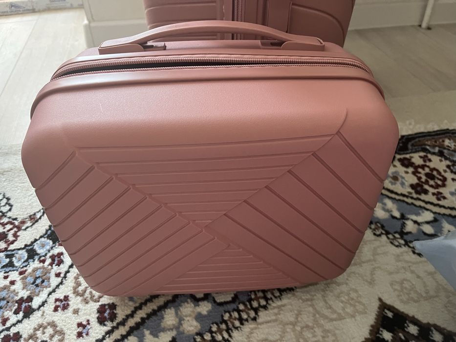 Средний чемодан с кейсом