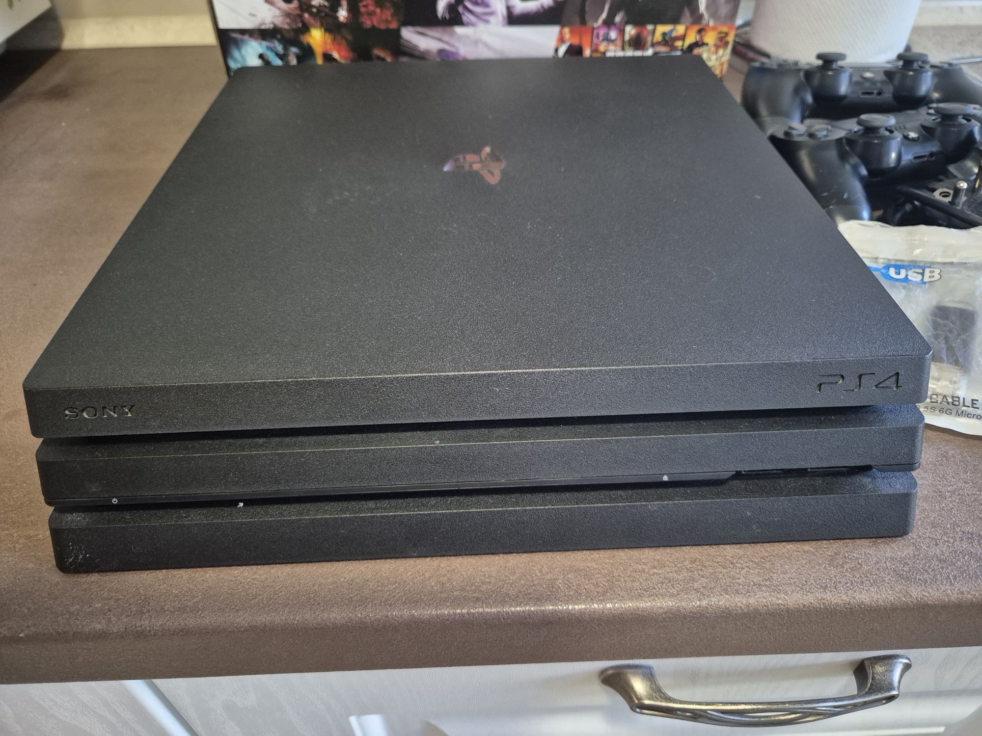 Playstation 4 pro с 11 игри