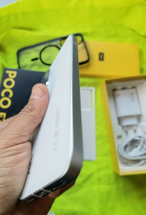 Poco f7/12-512/,перфектен,комплект възможен бартер.