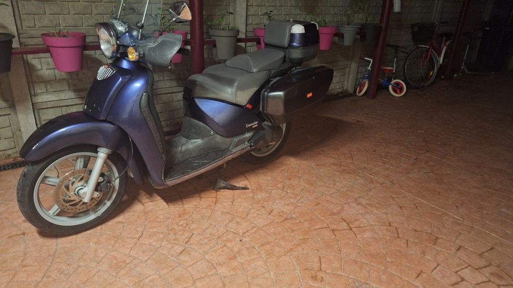 Vând scuter 200cm cu reviziile făcute + itp și asigurare.