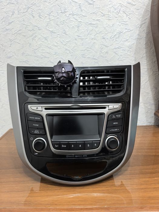 Оригинал крепление все целое никаких дефектов