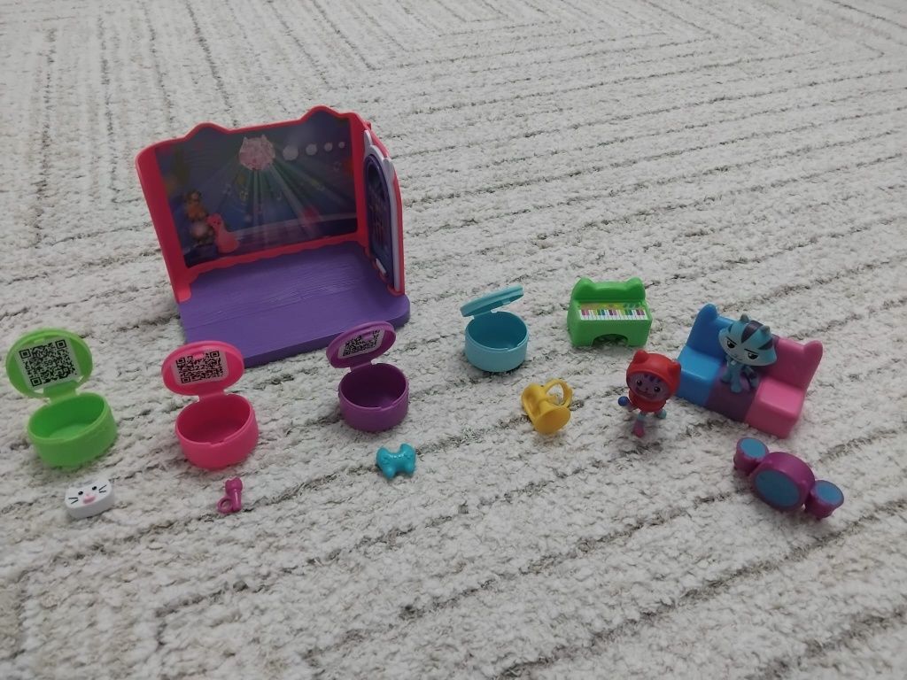 Vand Casuta lui Gabby + 5 camere + terasa