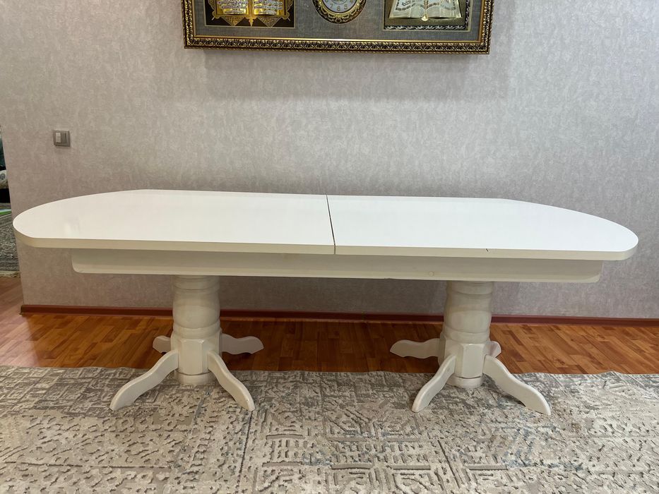 Стол в гостинную