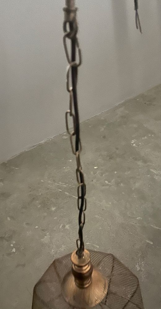 Продам люстру новую