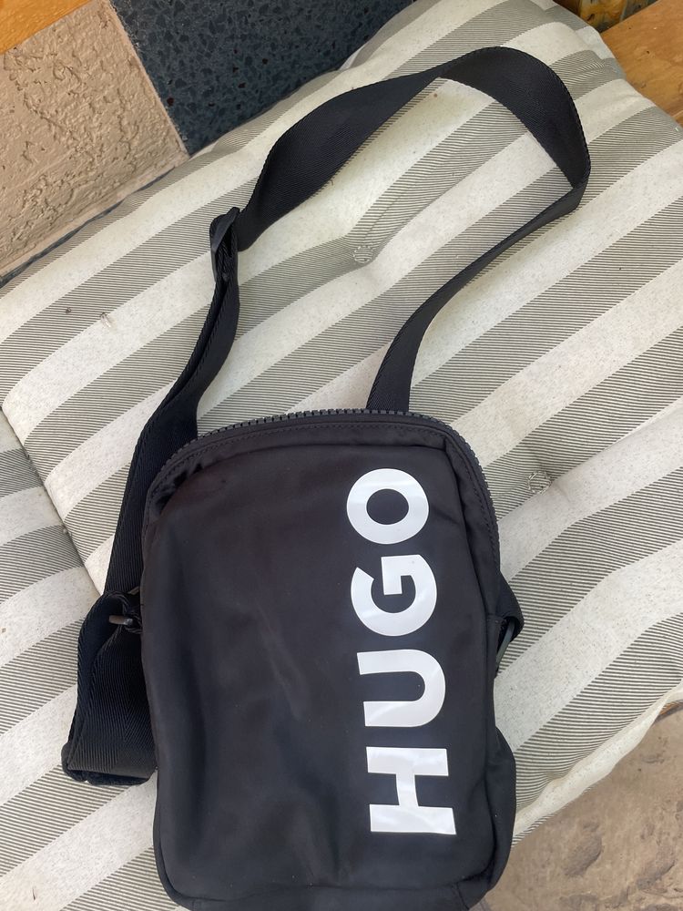 Hugo boss мъжка чантичка