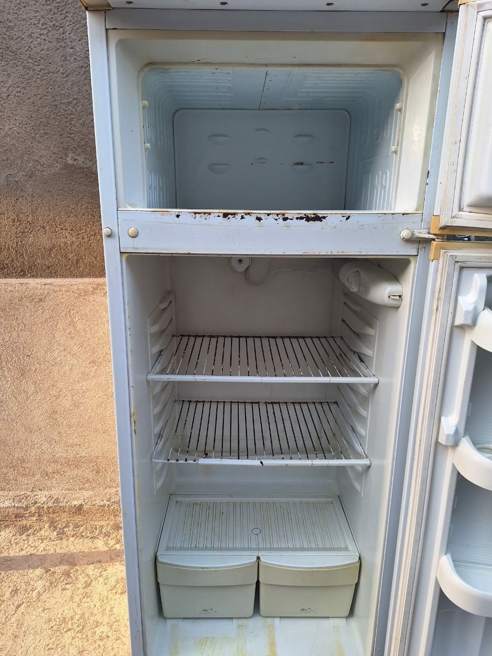 Холодильник NORD2004 год работает