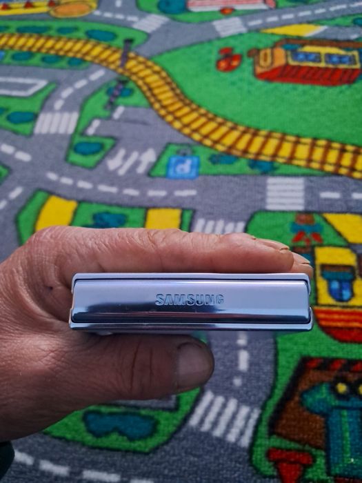 Vând Samsung Z Filp4